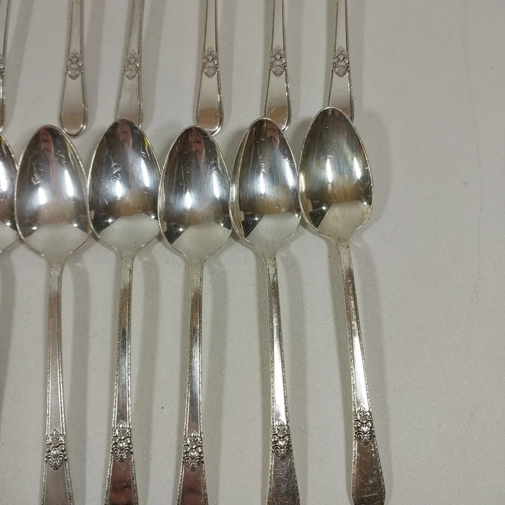 Adoration by 1847 Rogers Bros. IS 1930 Dessert Spoons Silverware flatware Set 16